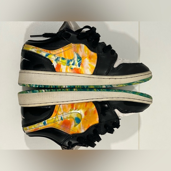 Jordan 1 low, tie dye, size, 5.5Y - Picture 3 of 7